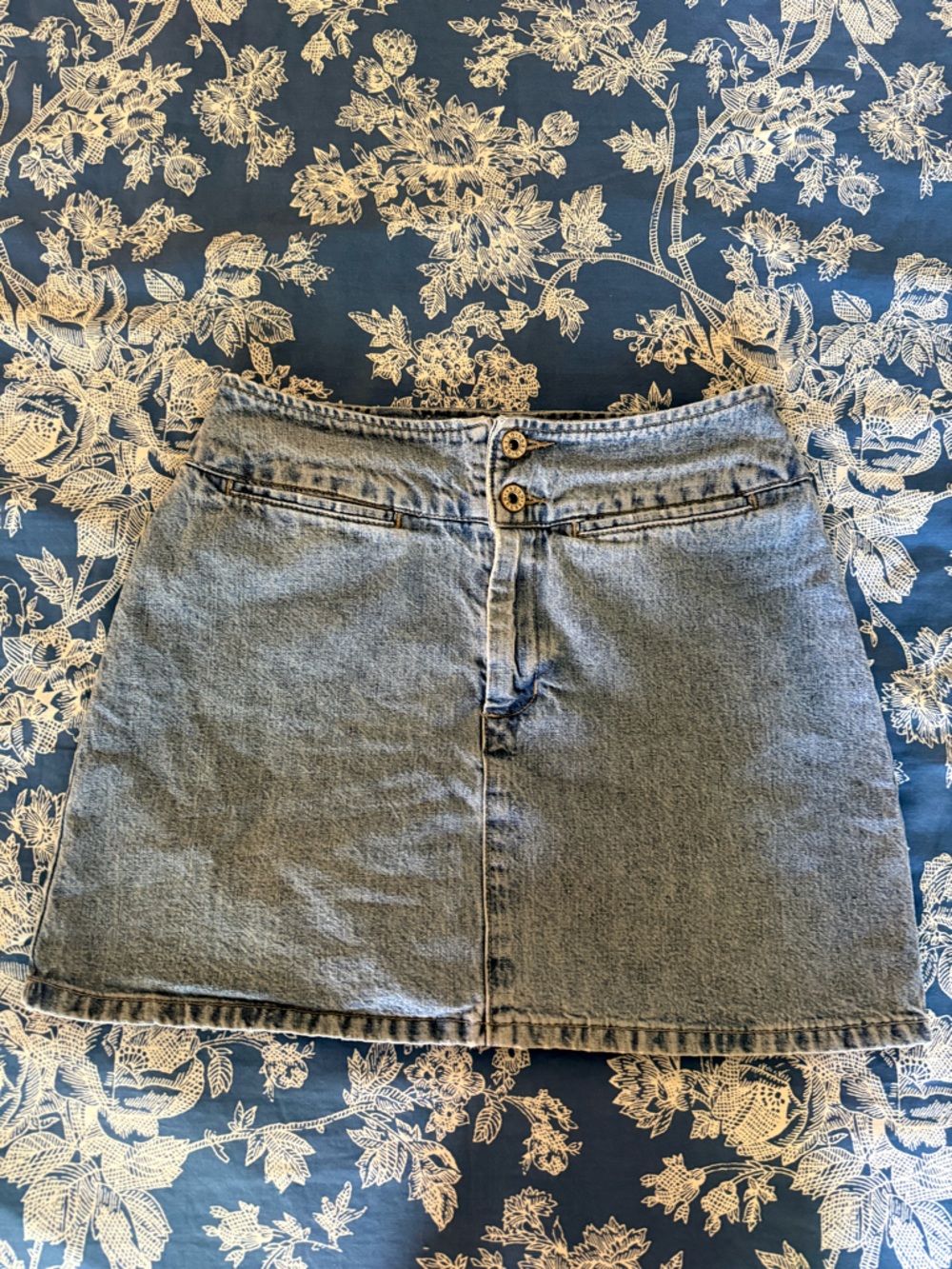 Vintage Guess High-Rise Women's Jeans in Light Blue Wash